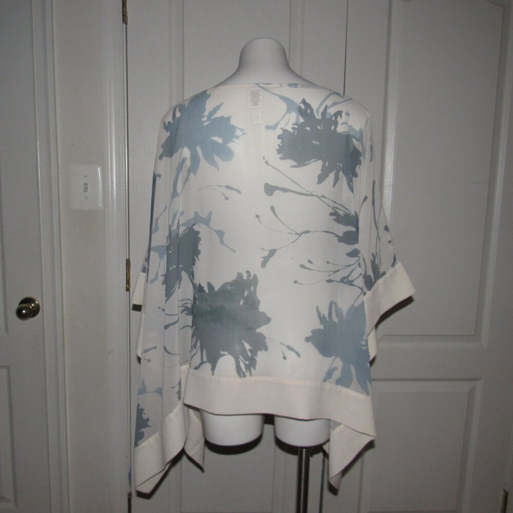 Wynne Layers Watercolor Bloom Draped Floral Poncho Cape Size L |Boho Chic Flowy - Picture 5 of 8